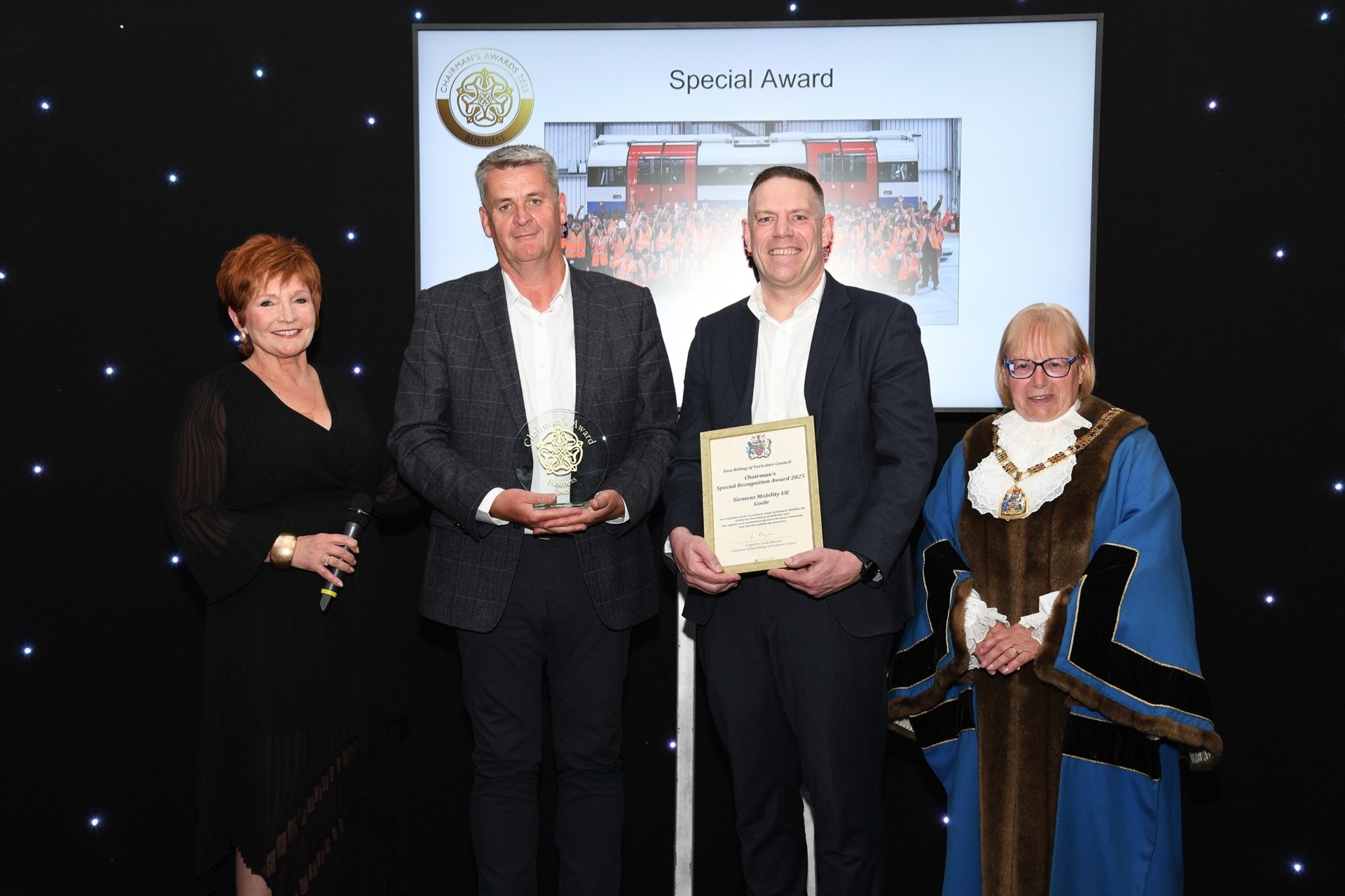 Siemens Mobility receiving the special recognition award.